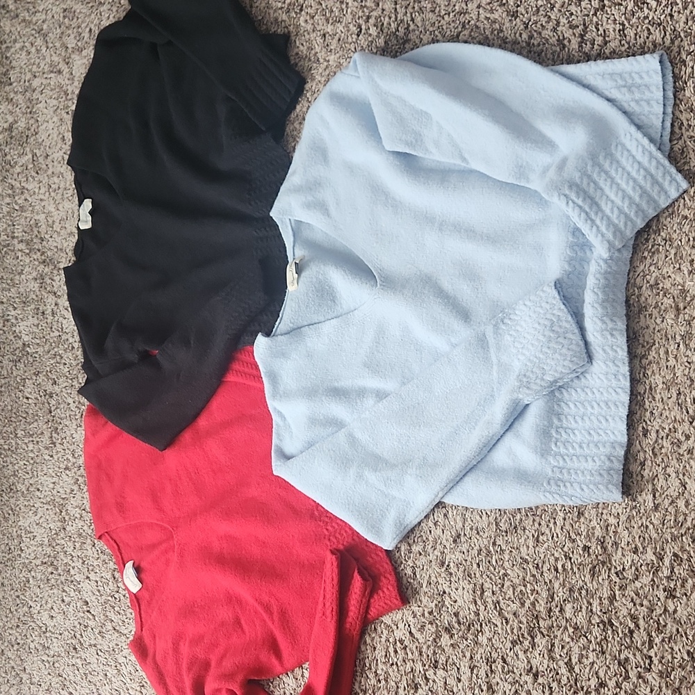 Universal Thread Women's V-Neck Sweater Set - Black, Light Blue, Red Medium